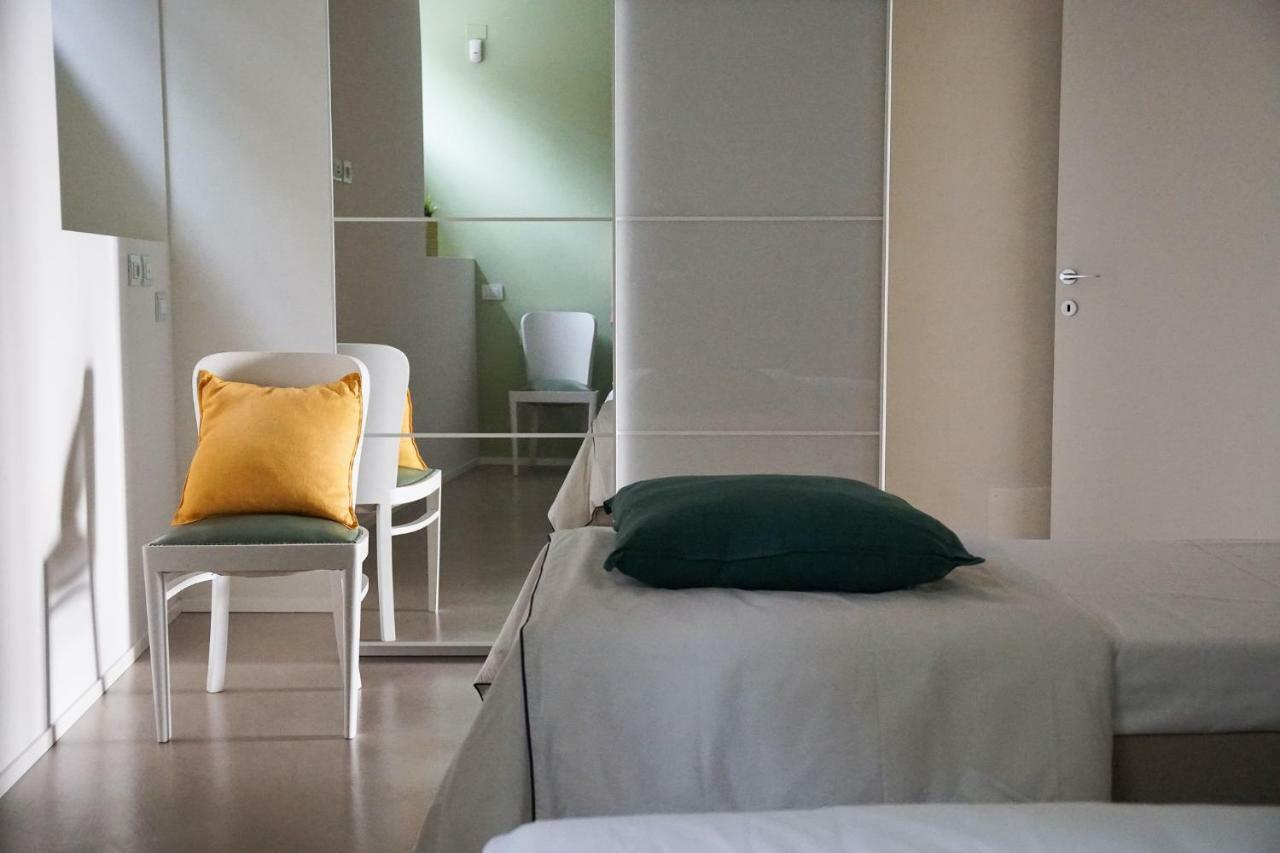 Luxury Lake View Apartments Salo Ngoại thất bức ảnh