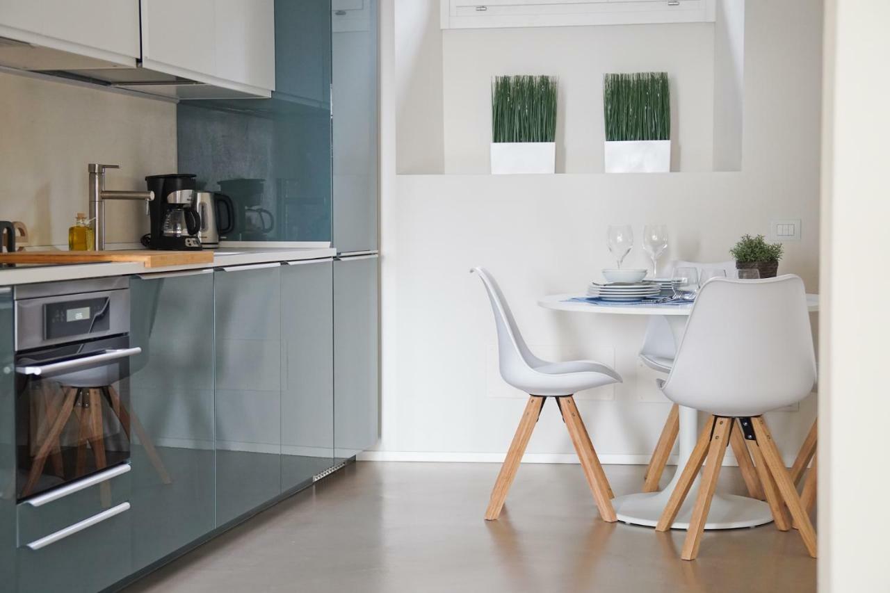 Luxury Lake View Apartments Salo Ngoại thất bức ảnh
